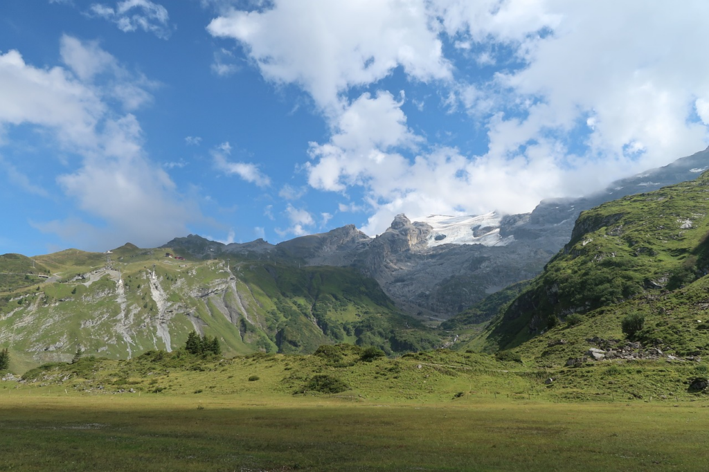 A Thrilling Adventure in the Swiss Alps: Cliff Climbing and Beyond 5 points.